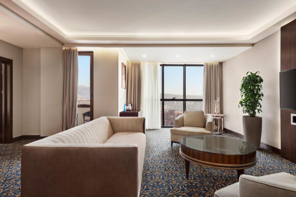 Ереван: Отель Ramada and Suites by Wyndham Yerevan