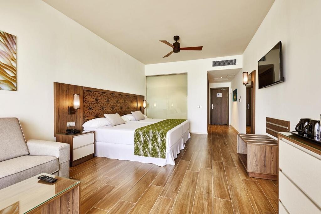 Атолл Дхаалу: Отель RIU Atoll All inclusive