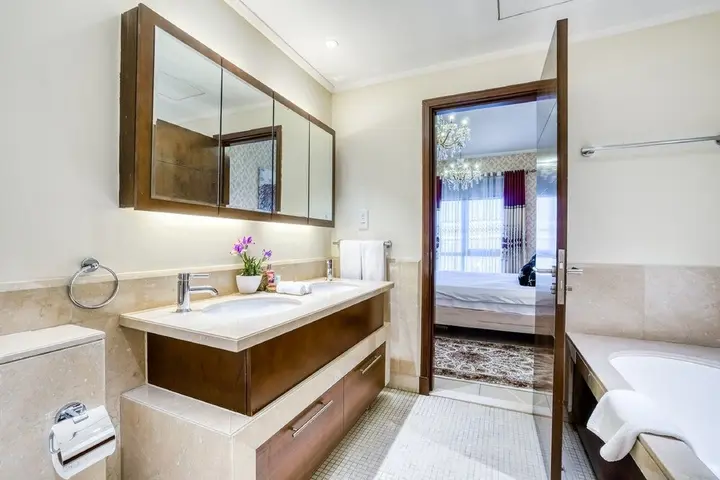 Дубай: Shakespeare Ease By Emaar