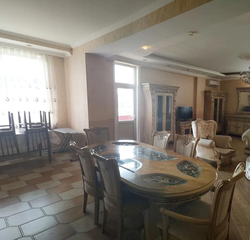 Баку: Апартаменты 6 с 3 спальнями в Баку