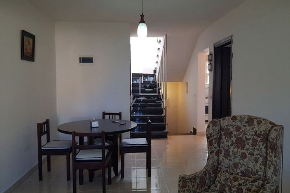 Эль-Аламейн: Lazorde Bay Duplex Chalet 3 Bedroom