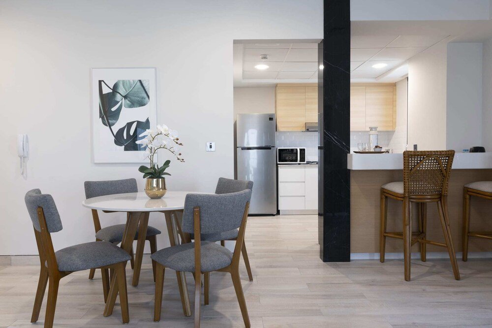 Дубай: Great Amenities Free Parking Brand New Flat 4913
