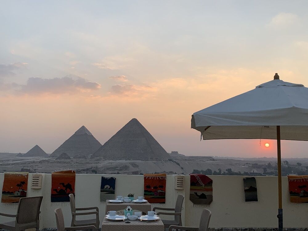 Гиза: 9 Pyramids Inn