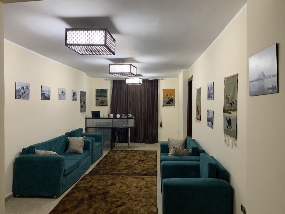 Гиза: 9 Pyramids Inn