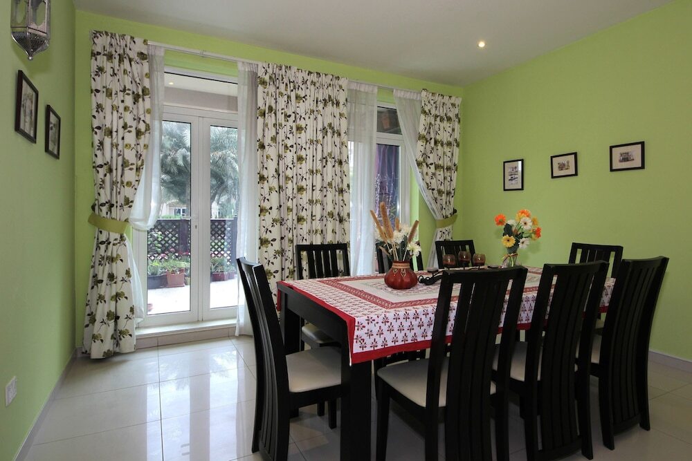 Дубай: Signature Holiday Home-Masakin Al Furjan