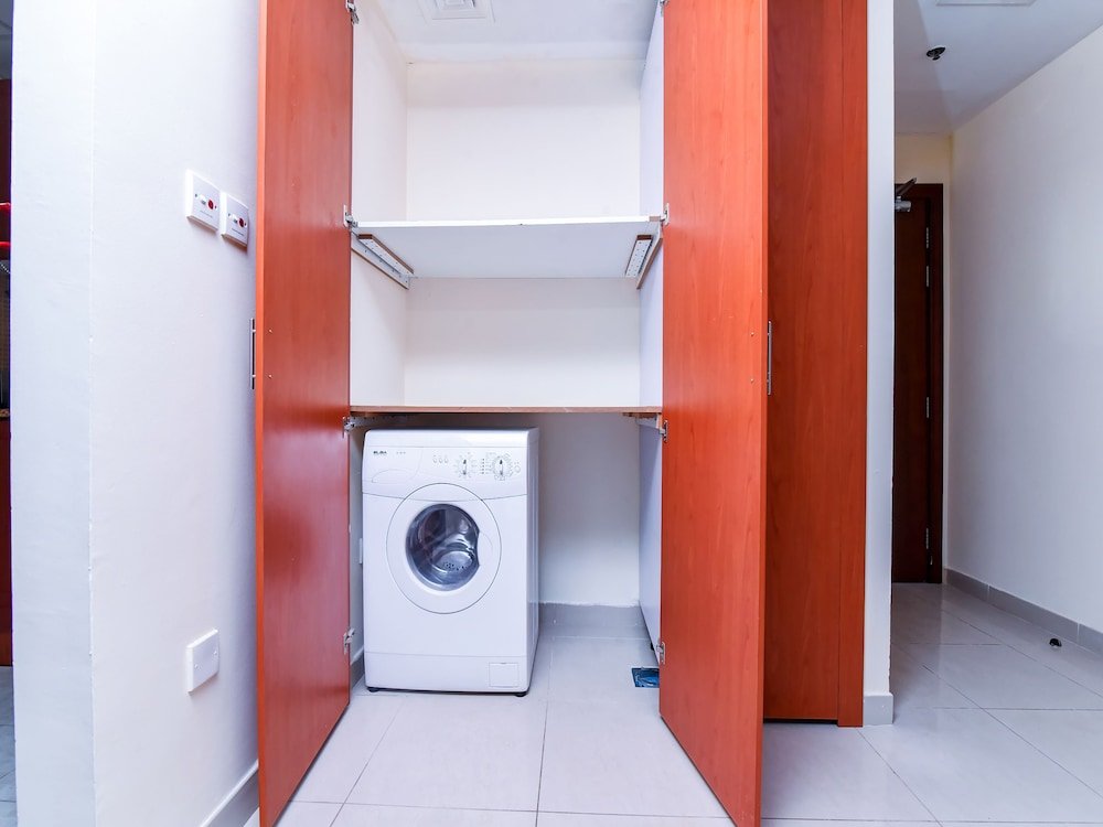 Дубай: OYO Home 176 1BHK Lake Tower JLT