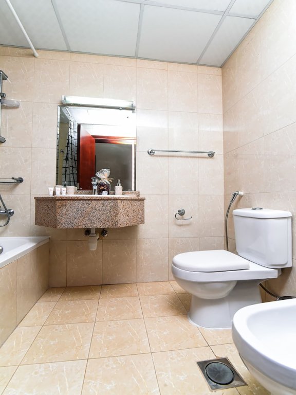 Дубай: OYO Home 176 1BHK Lake Tower JLT