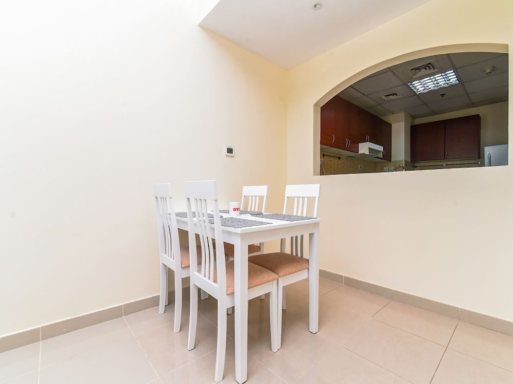 Дубай: OYO Home 176 1BHK Lake Tower JLT