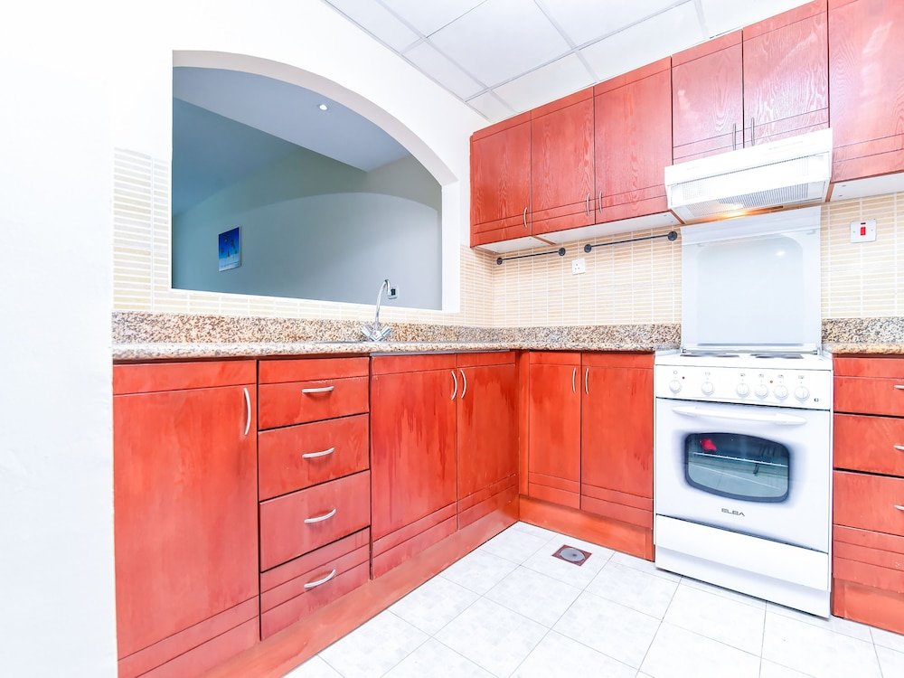 Дубай: OYO Home 176 1BHK Lake Tower JLT