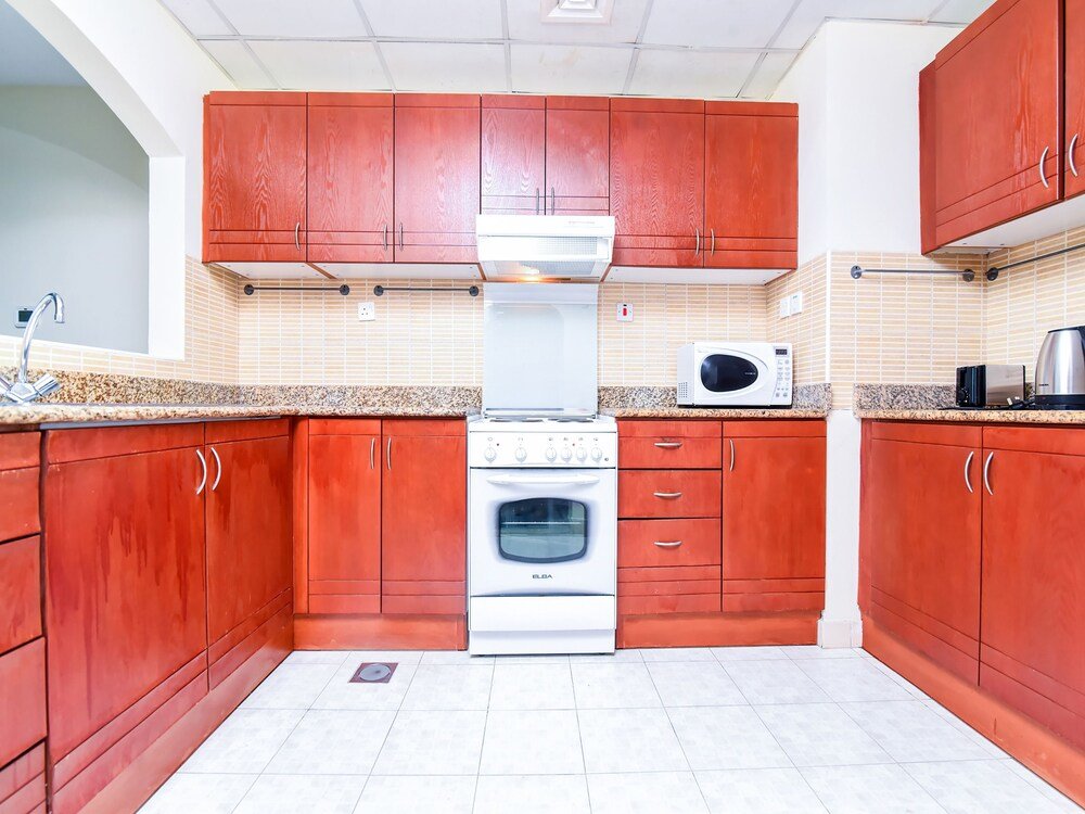 Дубай: OYO Home 176 1BHK Lake Tower JLT