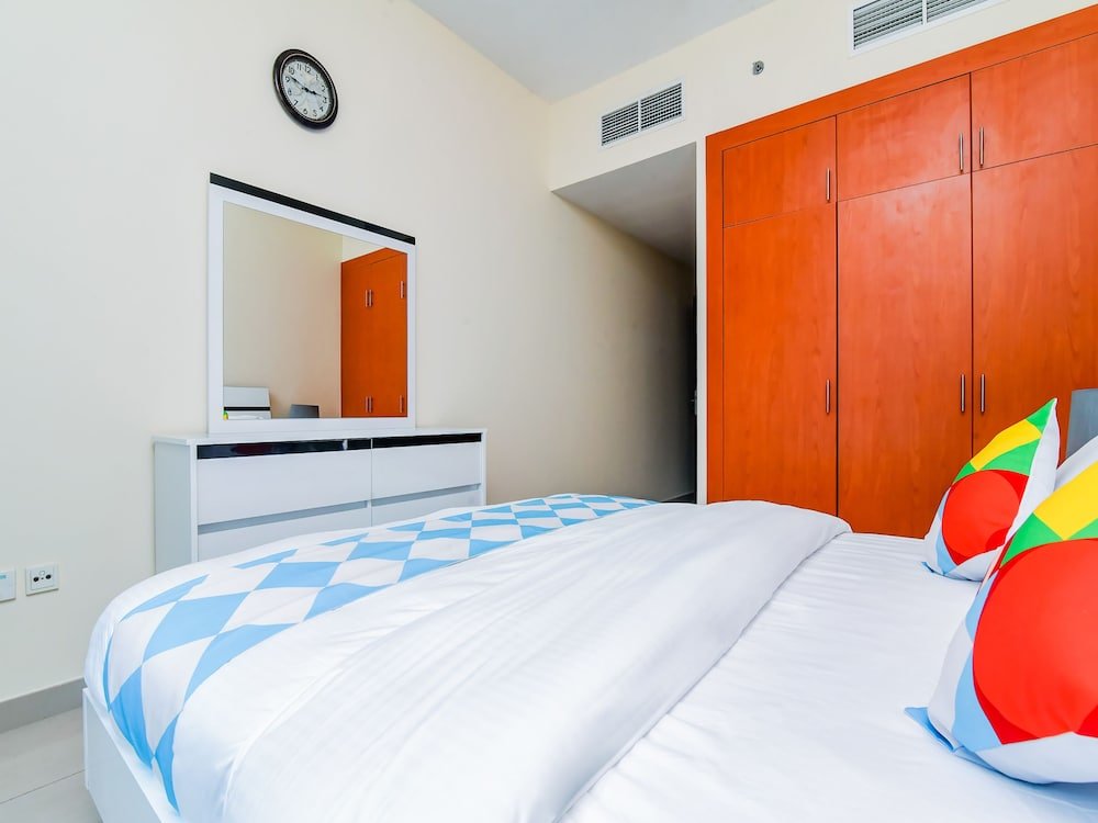 Дубай: OYO Home 176 1BHK Lake Tower JLT