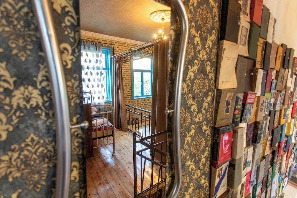 Кутаиси: Book Hotel