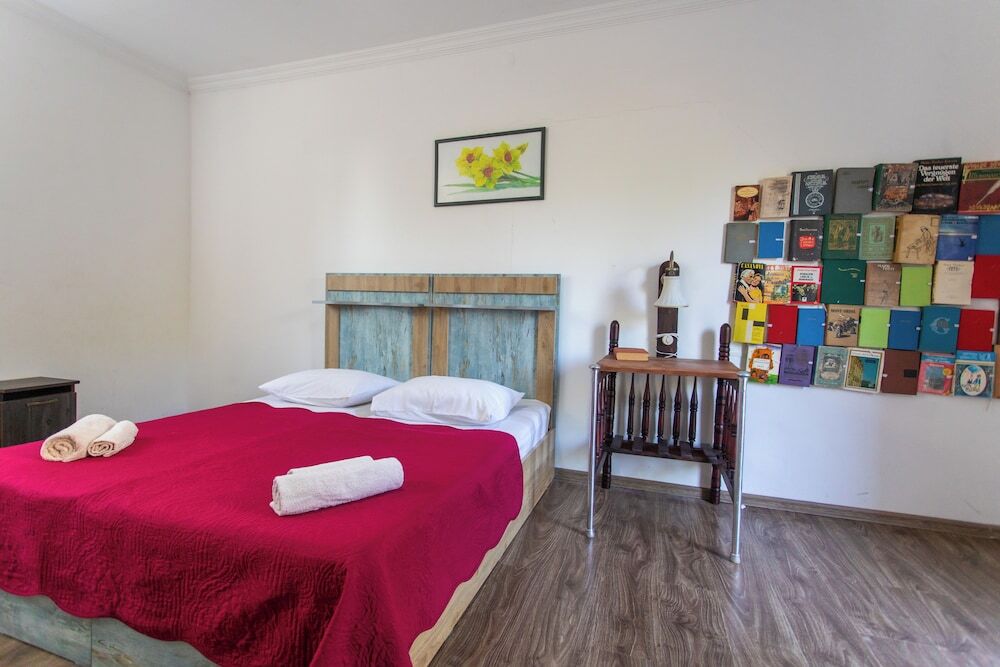 Кутаиси: Book Hotel