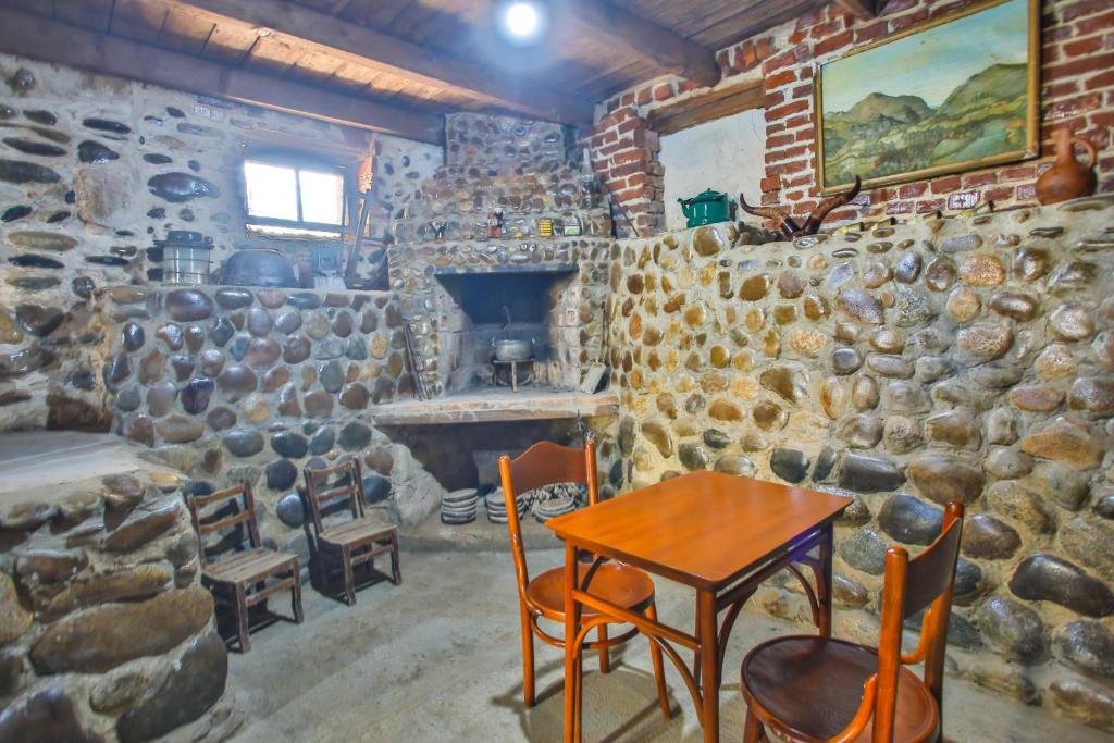 Кутаиси: Book Hotel
