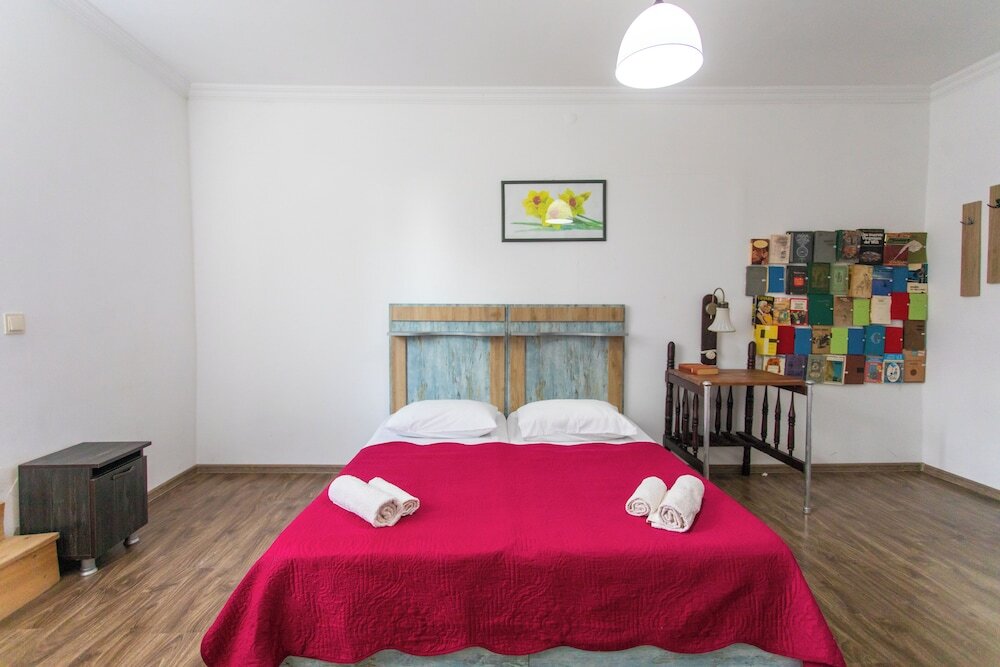 Кутаиси: Book Hotel