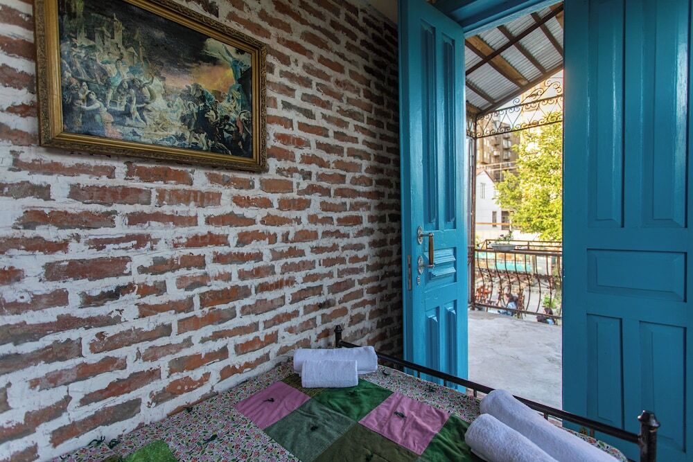 Кутаиси: Book Hotel