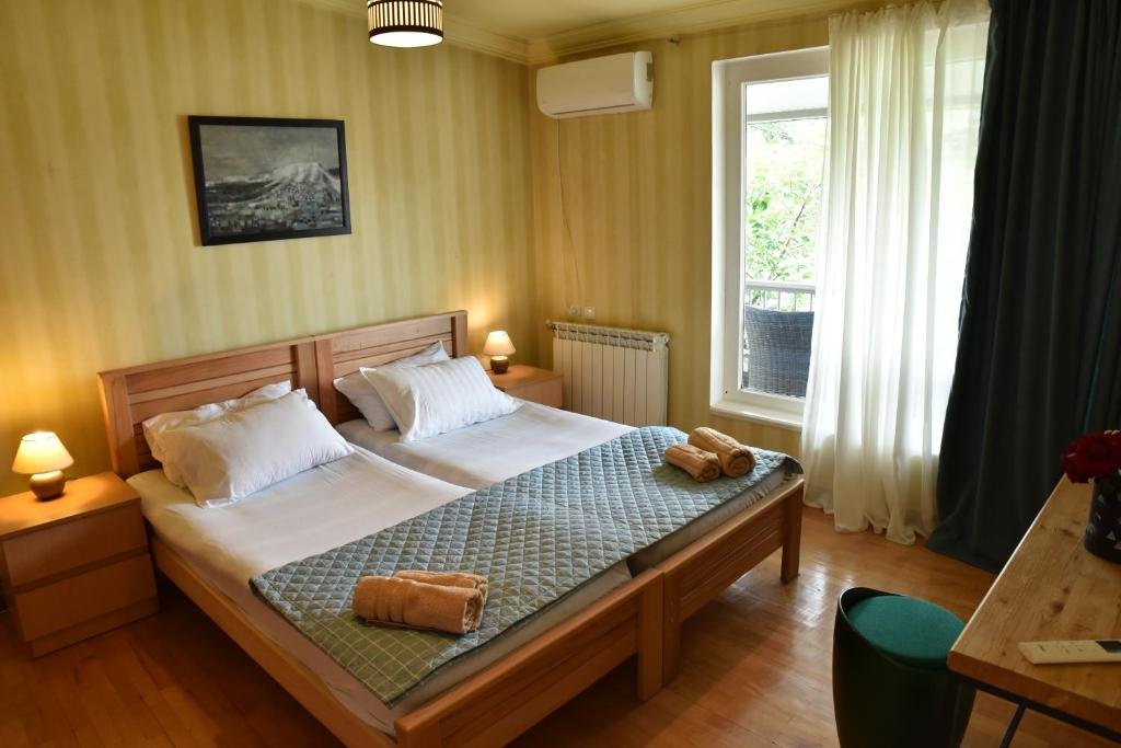 Тбилиси: 4BD Appartaments with cozy garden