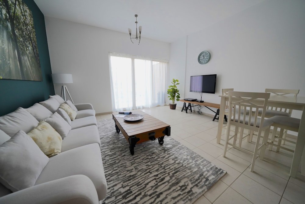 Дубай: One Perfect Stay Al Ghozlan 4