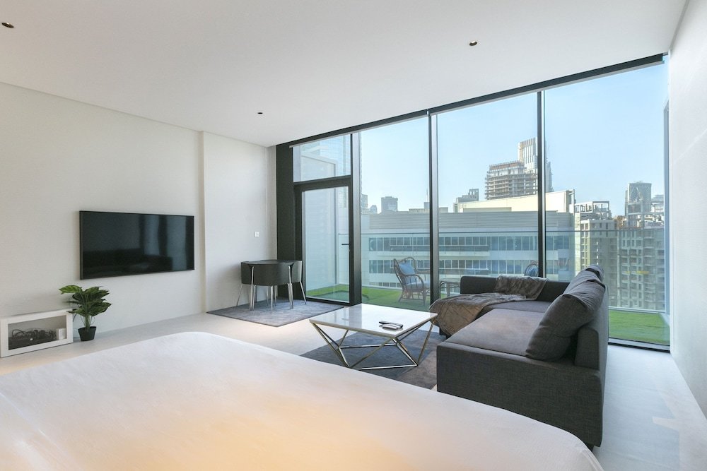 Дубай: Driven Holiday Homes Marquise Square