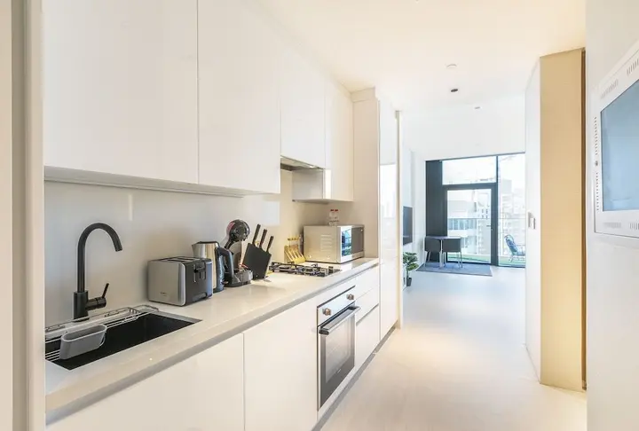 Дубай: Driven Holiday Homes Marquise Square