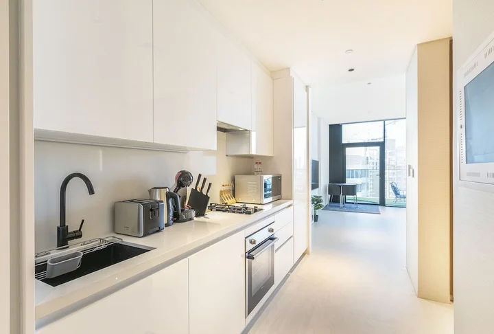 Дубай: Driven Holiday Homes Marquise Square
