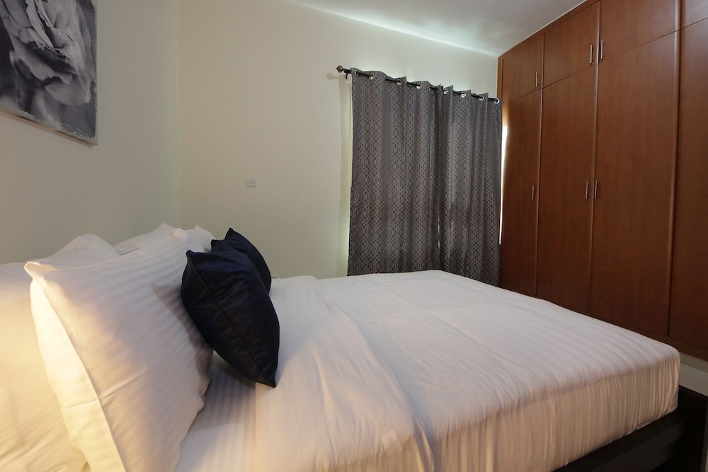 Дубай: New Arabian Holiday Homes- Al Dhafara