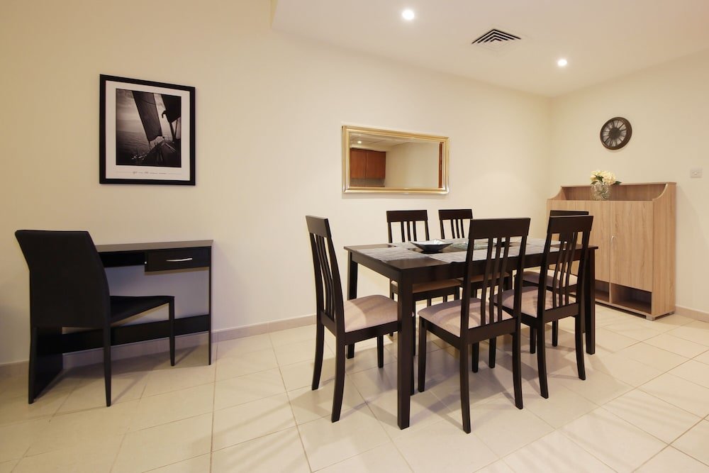 Дубай: New Arabian Holiday Homes- Al Dhafara