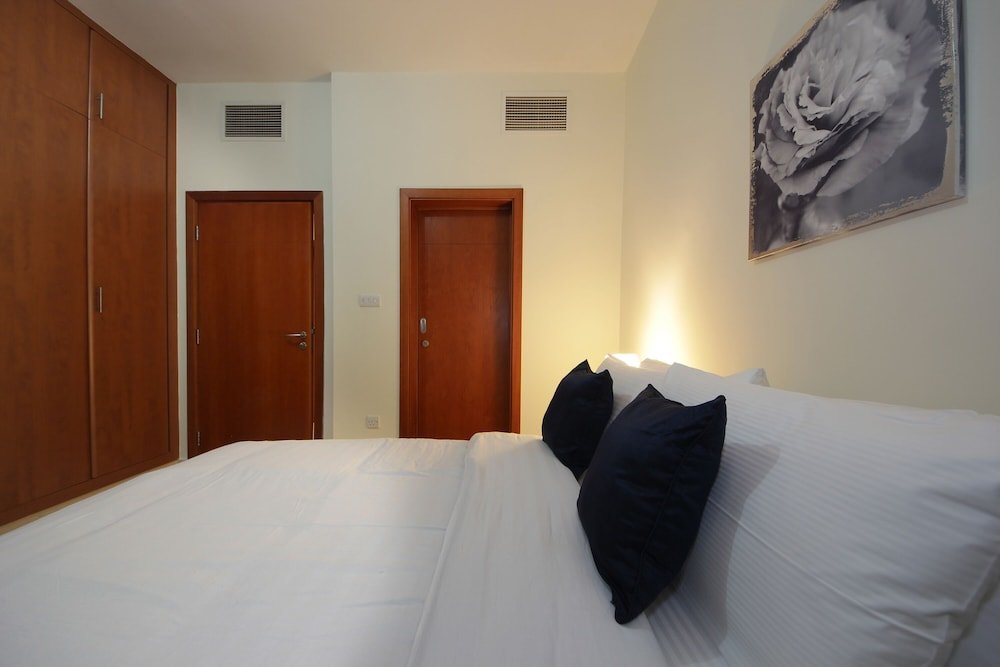 Дубай: New Arabian Holiday Homes- Al Dhafara