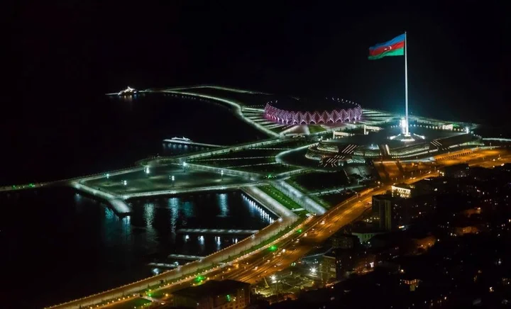 Баку: Apartments Formula 1 on Niyazi with Balconies