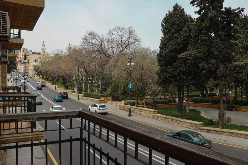 Баку: Apartments Formula 1 on Niyazi with Balconies
