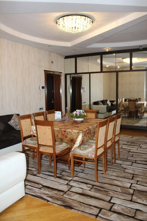 Баку: Apartment on Akademik Sh. Azizbayov 88a