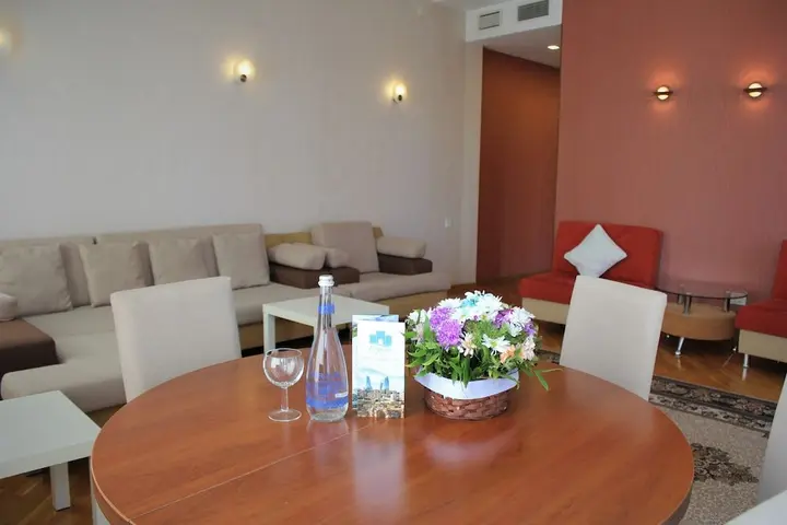 Баку: Apartment on Zivarbay Ahmadbayov 10