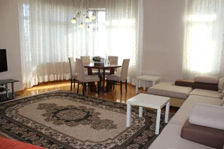 Баку: Apartment on Zivarbay Ahmadbayov 10