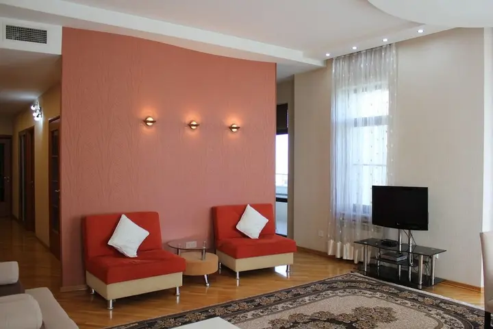 Баку: Apartment on Zivarbay Ahmadbayov 10