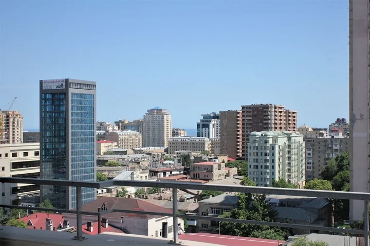 Баку: Apartment on Zivarbay Ahmadbayov 10