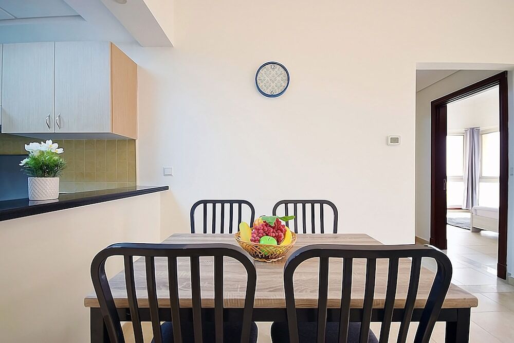 Дубай: Key Host  - Canal Residence Euro