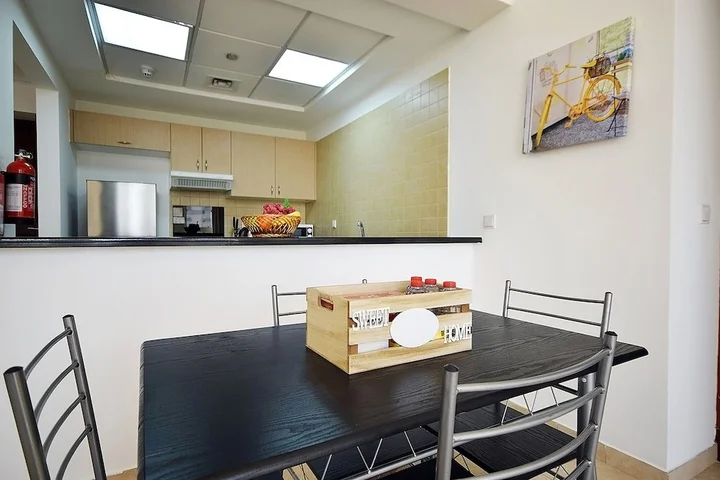 Дубай: Key Host  - Canal Residence Euro