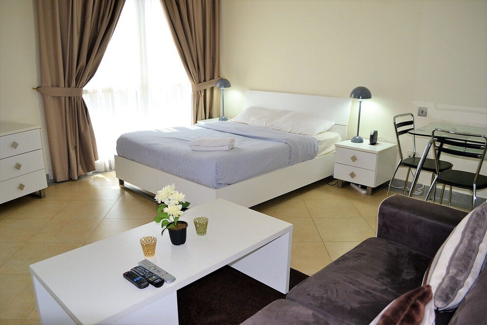 Дубай: Bright furnished studio near metro in Tecom - ALIA