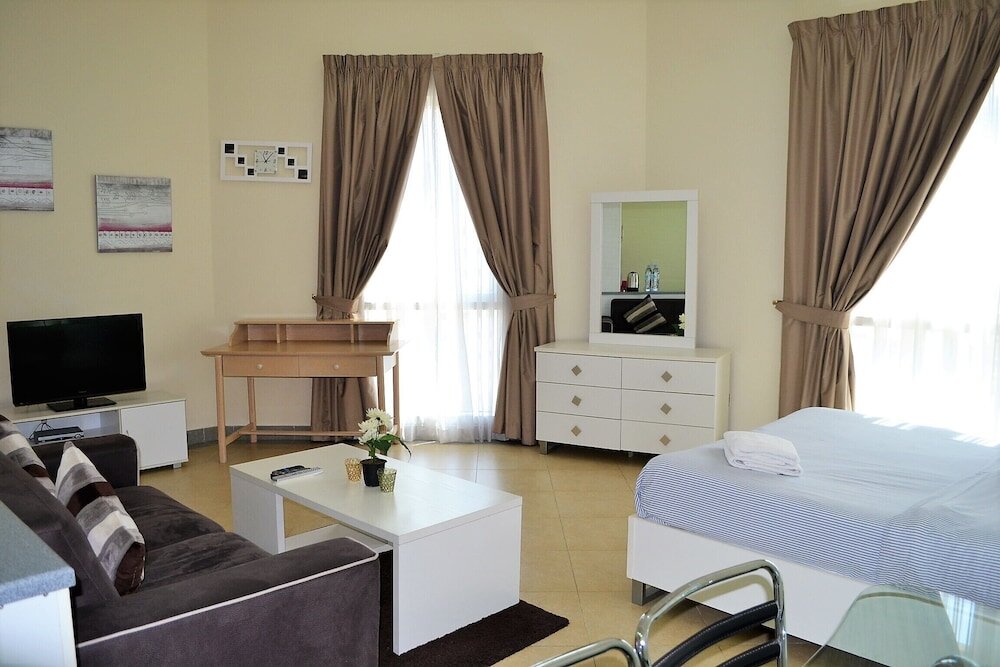 Дубай: Bright furnished studio near metro in Tecom - ALIA