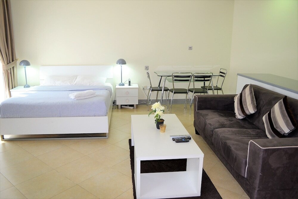 Дубай: Bright furnished studio near metro in Tecom - ALIA