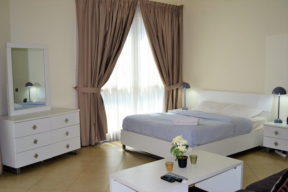 Дубай: Bright furnished studio near metro in Tecom - ALIA