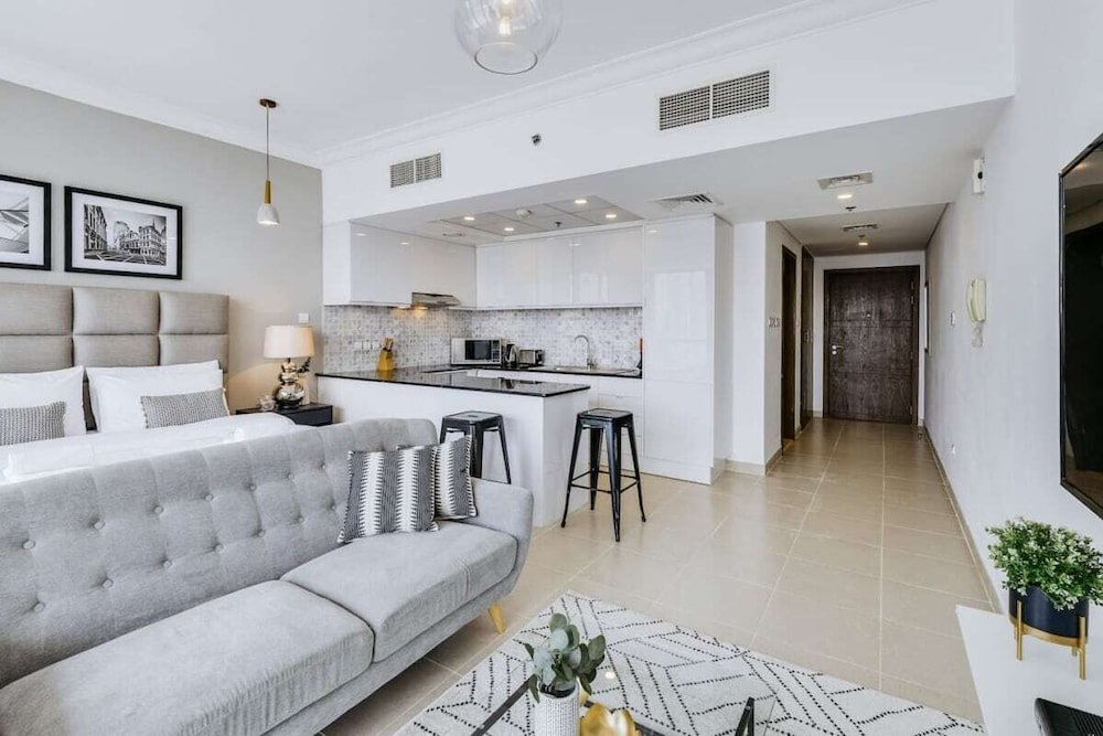 Дубай: Luxurious Downtown Apartment by Burj Khalifa