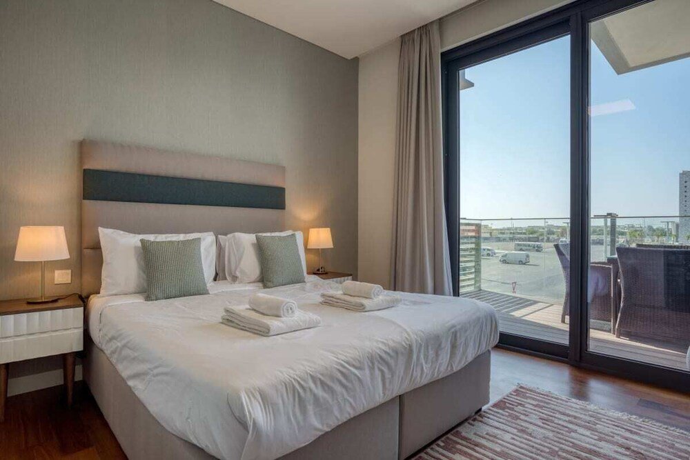 Дубай: Stunning 4BR Apt in Citywalk by GuestReady