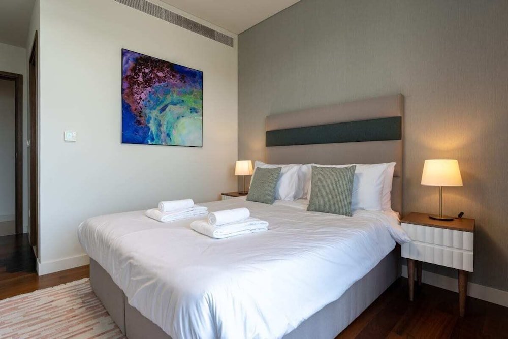 Дубай: Stunning 4BR Apt in Citywalk by GuestReady