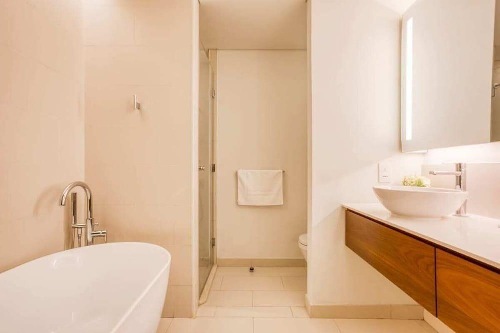 Дубай: Captivating Apt in City Walk Pool View!