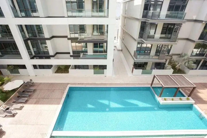 Дубай: Captivating Apt in City Walk Pool View!