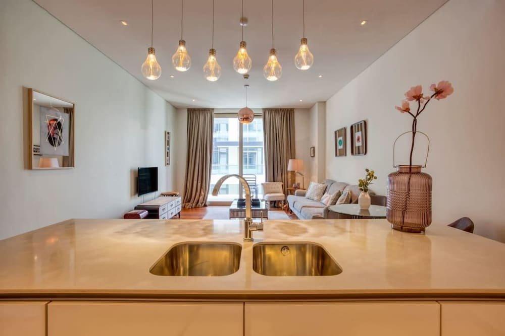 Дубай: Captivating Apt in City Walk Pool View!