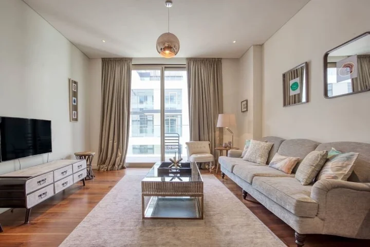 Дубай: Captivating Apt in City Walk Pool View!