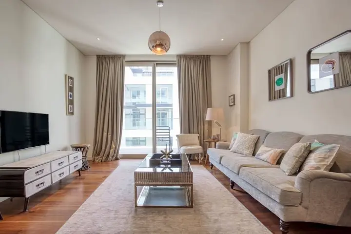 Дубай: Captivating Apt in City Walk Pool View!