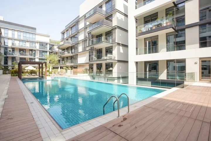 Дубай: Captivating Apt in City Walk Pool View!